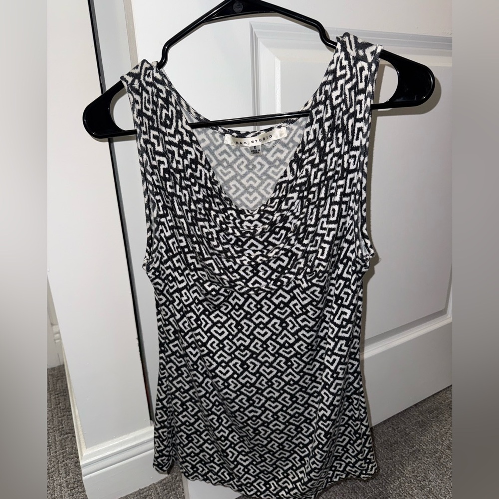Max Studio Black and White Patterned Blouse